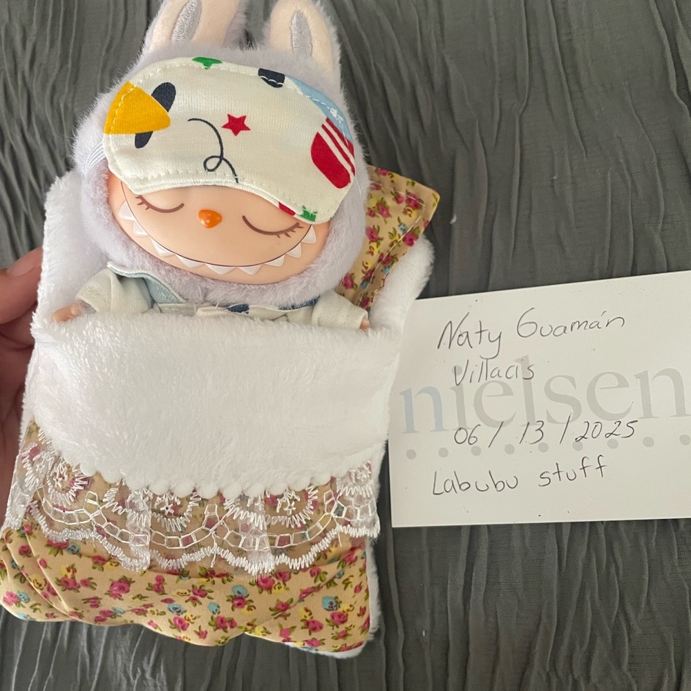 Labubu nite nite bundle Jammies and bed (doll not included)